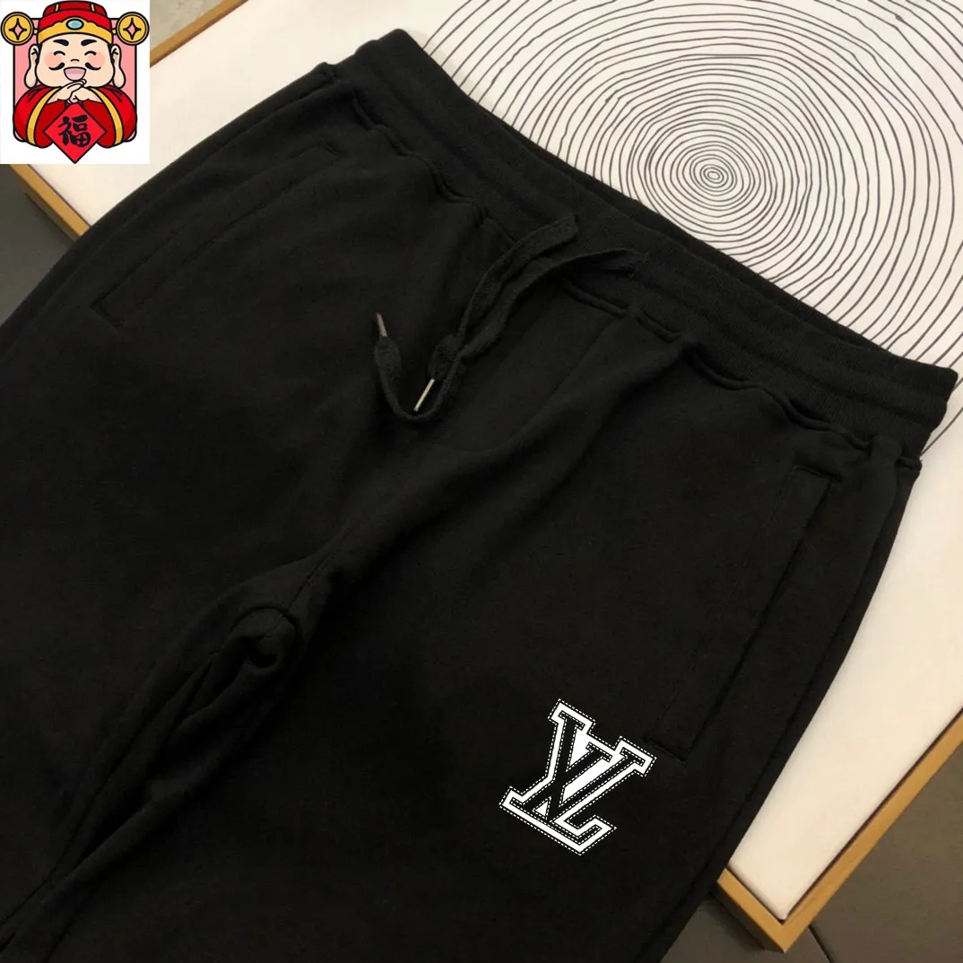 🅿️380 direct batch 2 [LV Louis Vuitton] (Fat Man Gospel) hot-selling suit is coming. Focus on the original version of the official website. 2025 new hot-selling sweatshirt suit. The original order is the best. 🇭🇰The meticulous work of top designers. Just for a fitting and perfect upper body effect. All-natural high-quality Roman cotton 100%, close-fitting comfort, noble and elegant! Original hardware embodies elegance and nobility! Counter size: M-5XL (maximum wear up to 220 pounds)